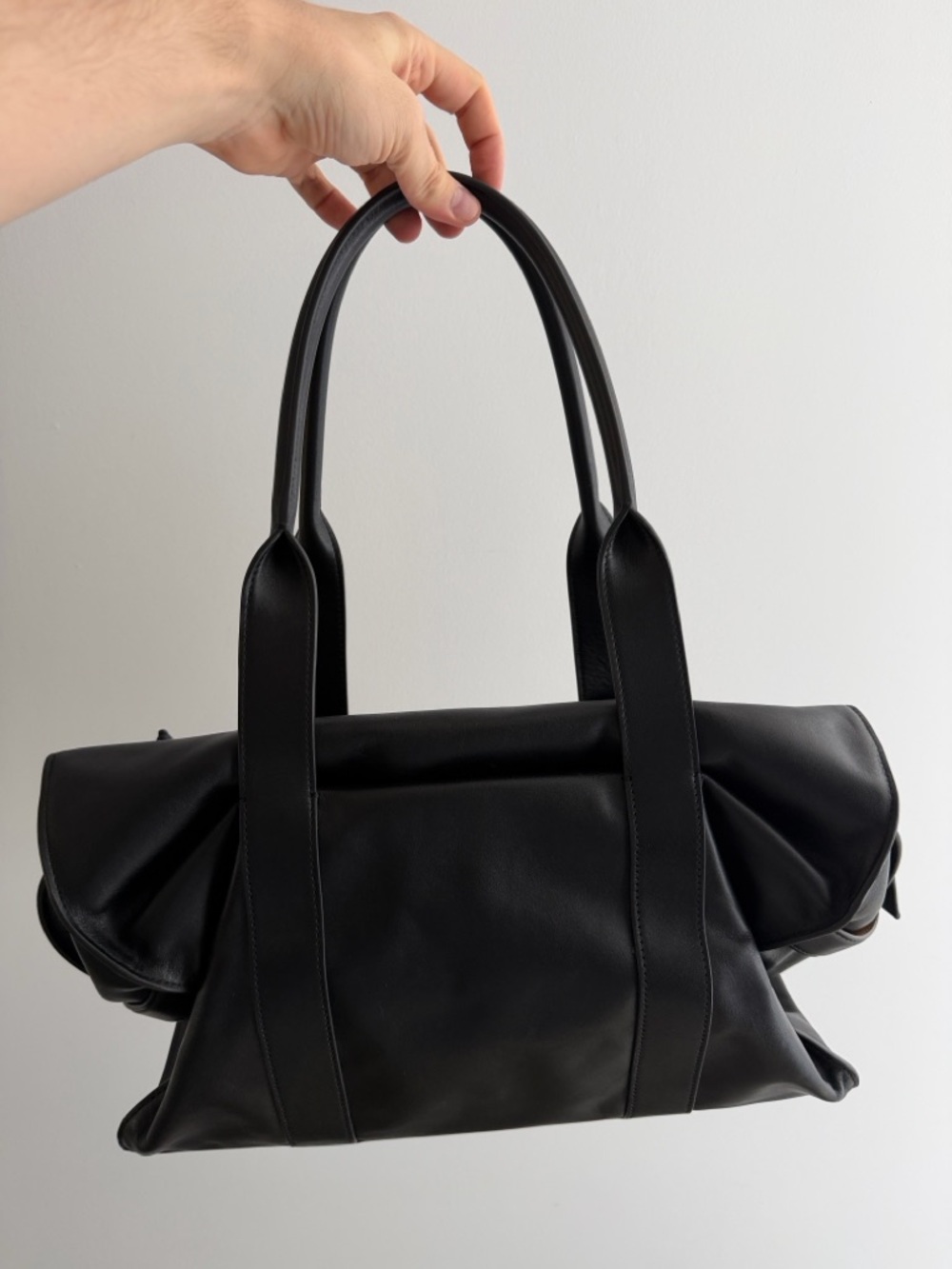 Marc Jacobs Black Dakota Leather Tote with Interior Zip Pocket - Picture 6 of 8